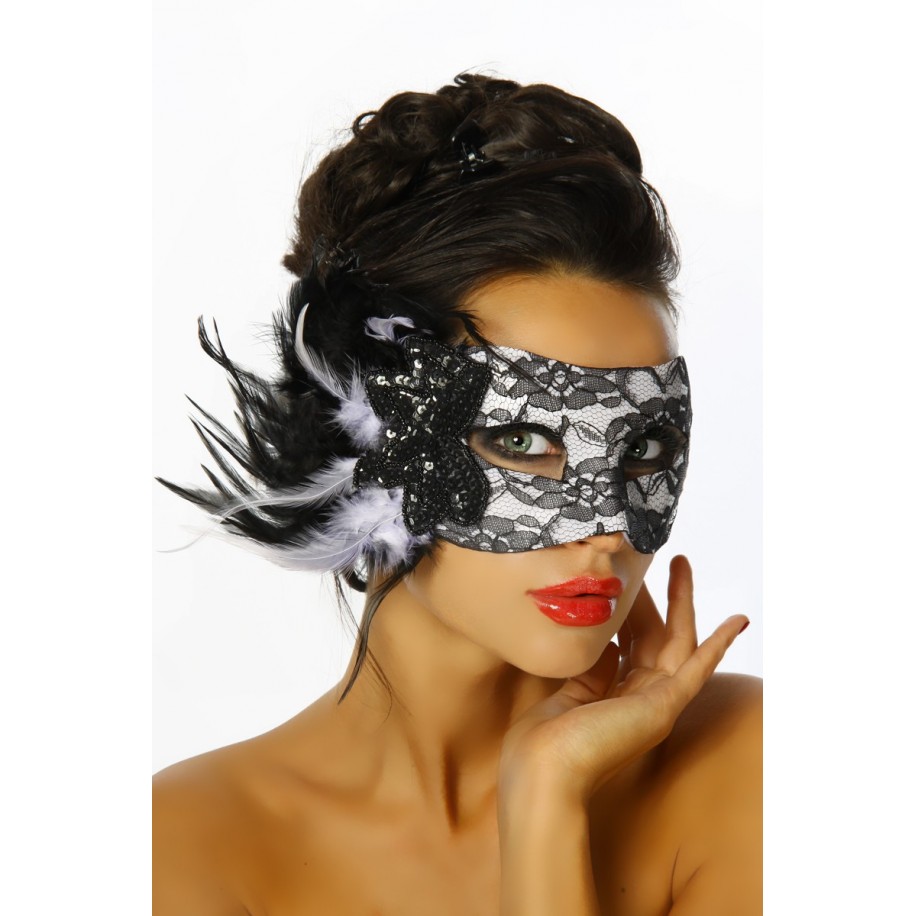 Maske mit Spitze und Pailletten