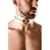 Feuerwehrmann Kostüm von Saresia MAN roleplay, besteht aus Helm, Halsband, Slip und Manschetten