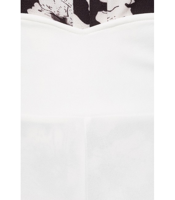 Marlenehose mit hohem Bund und herzförmigen Bundabschluss von Belsira weiß