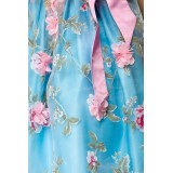 Dirndl von Dirndline mit Blumenschürze blau